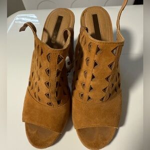 Tahari Tan Women's block heels